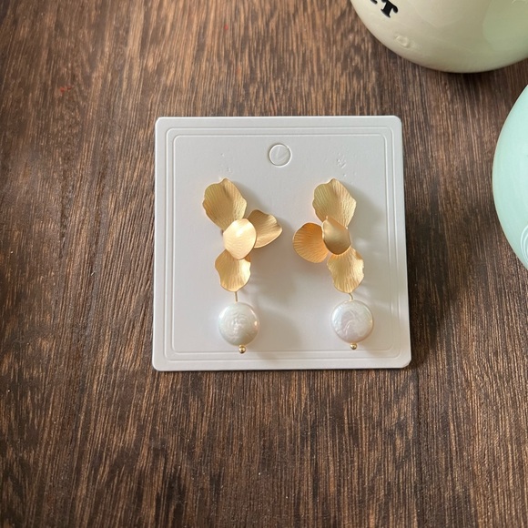 Beautiful gold earrings with Pearl - Picture 1 of 2